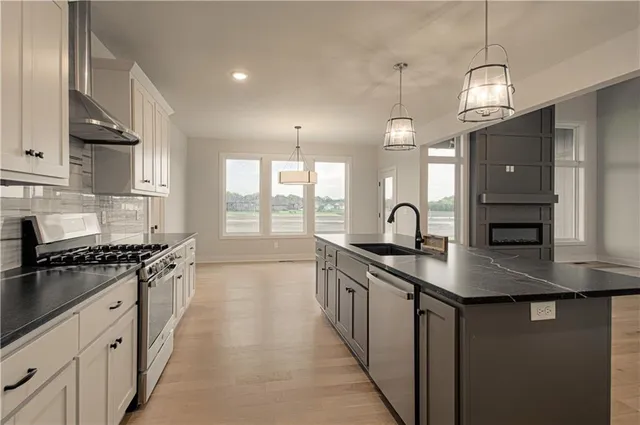 $698,950 | 2333 Fishing Lane, Kearney, MO 64060