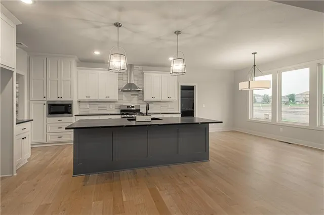 $698,950 | 2333 Fishing Lane, Kearney, MO 64060