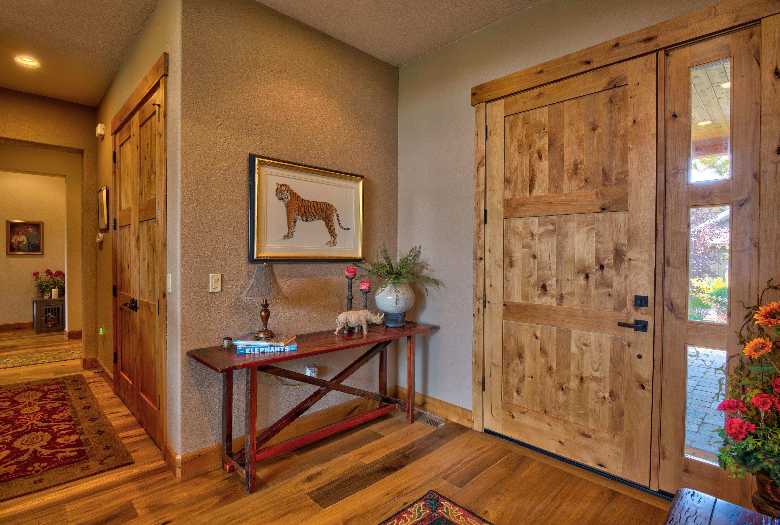 60444 Snap Shot Loop Bend, OR 97702 - Photo 11 of 38 Foyer