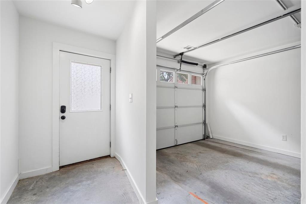 322 Peters Street Southwest, Unit 2 Atlanta, GA 30313 - Photo 39 of 58 an empty room with closet