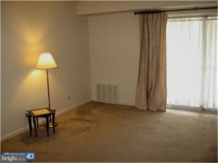 220-8 Echelon Road Voorhees, NJ 08043 - Photo 9 of 16 Living Room