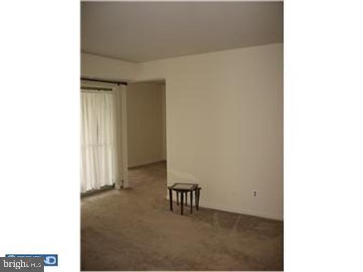 220-8 Echelon Road Voorhees, NJ 08043 - Photo 10 of 16 Living Room