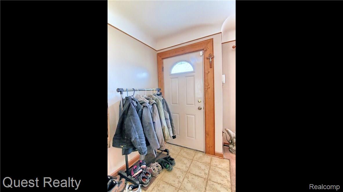 1489 Hampton Road Mount Clemens, MI 48043 - Photo 16 of 25 Foyer.jpg