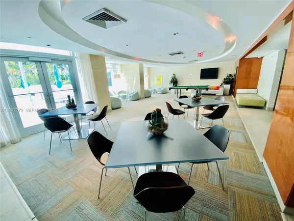 $705,000 | 950 Brickell Bay Drive, Unit 2706, Miami, FL 33131