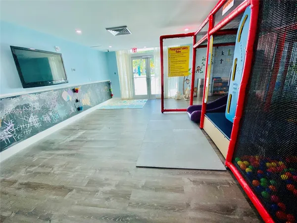 $705,000 | 950 Brickell Bay Drive, Unit 2706, Miami, FL 33131