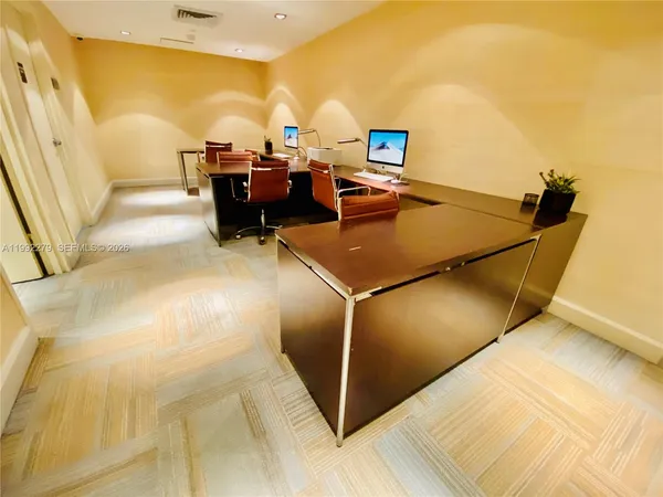 $705,000 | 950 Brickell Bay Drive, Unit 2706, Miami, FL 33131