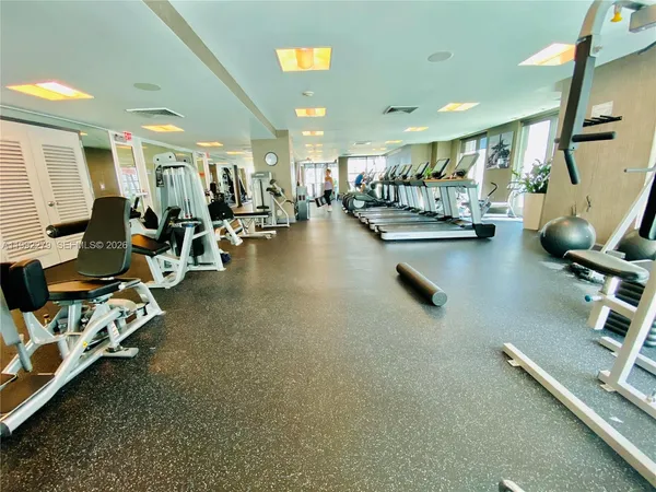 $705,000 | 950 Brickell Bay Drive, Unit 2706, Miami, FL 33131