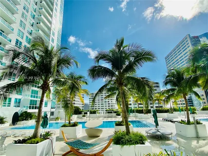 $705,000 | 950 Brickell Bay Drive, Unit 2706, Miami, FL 33131