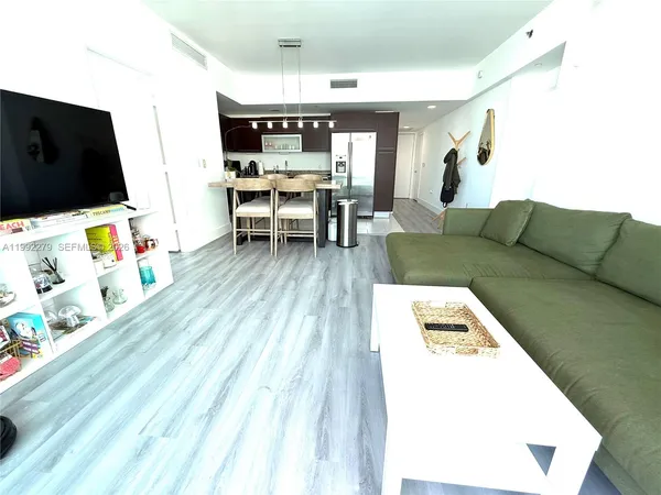 $705,000 | 950 Brickell Bay Drive, Unit 2706, Miami, FL 33131