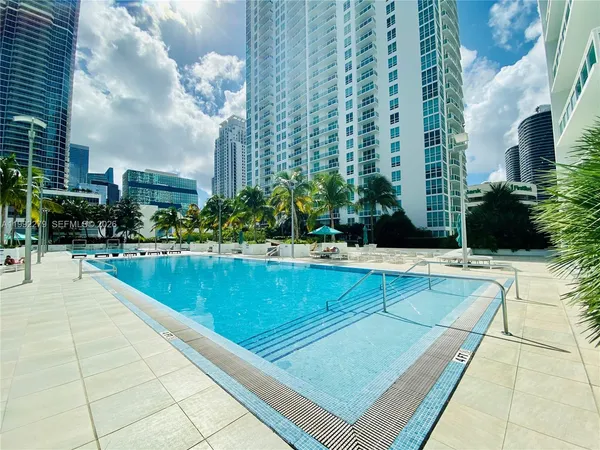 $705,000 | 950 Brickell Bay Drive, Unit 2706, Miami, FL 33131