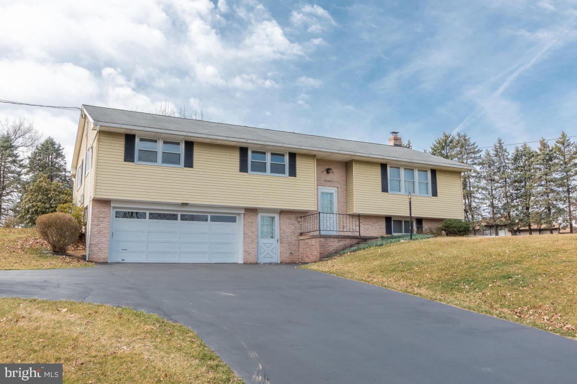 17 Ridge Road Lititz, PA 17543 - Photo 2 of 28