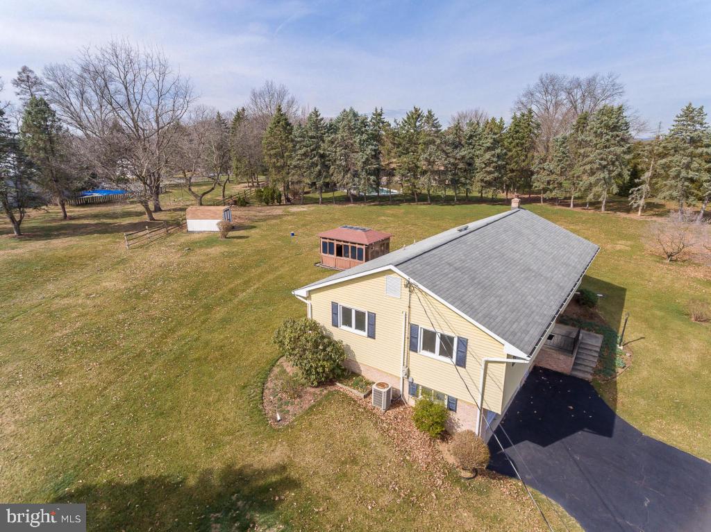 17 Ridge Road Lititz, PA 17543 - Photo 3 of 28