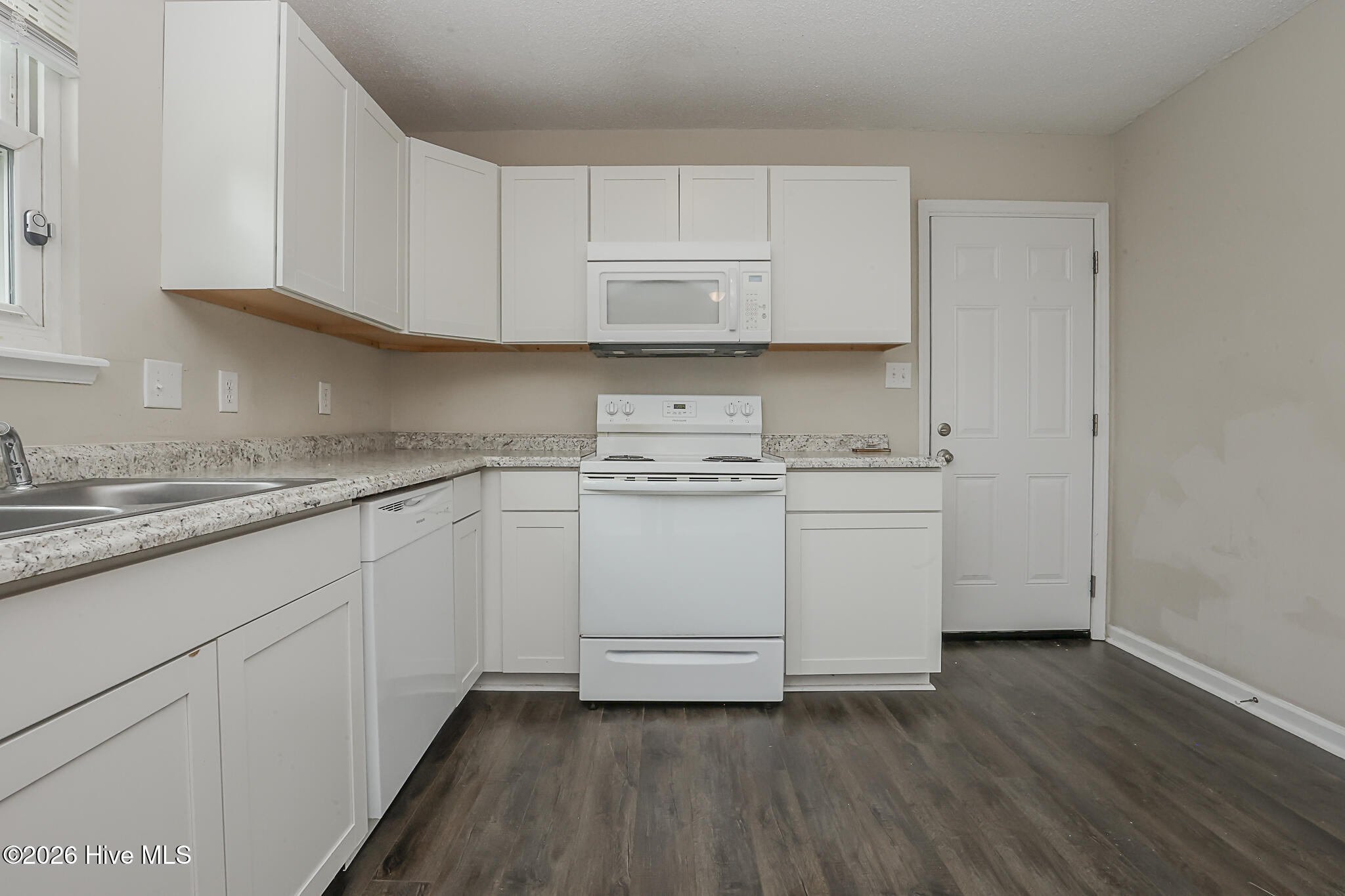 1011 Ridgecrest Lane Jacksonville, NC 28546 - Photo 8 of 27 Gallery Image 8