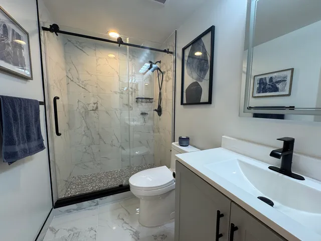 a view of sitting area with furniture and city view