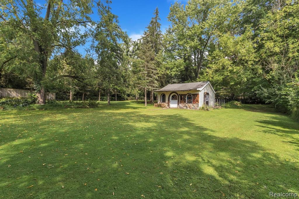 28366 Rollcrest Road Farmington Hills, MI 48334 - Photo 38 of 53