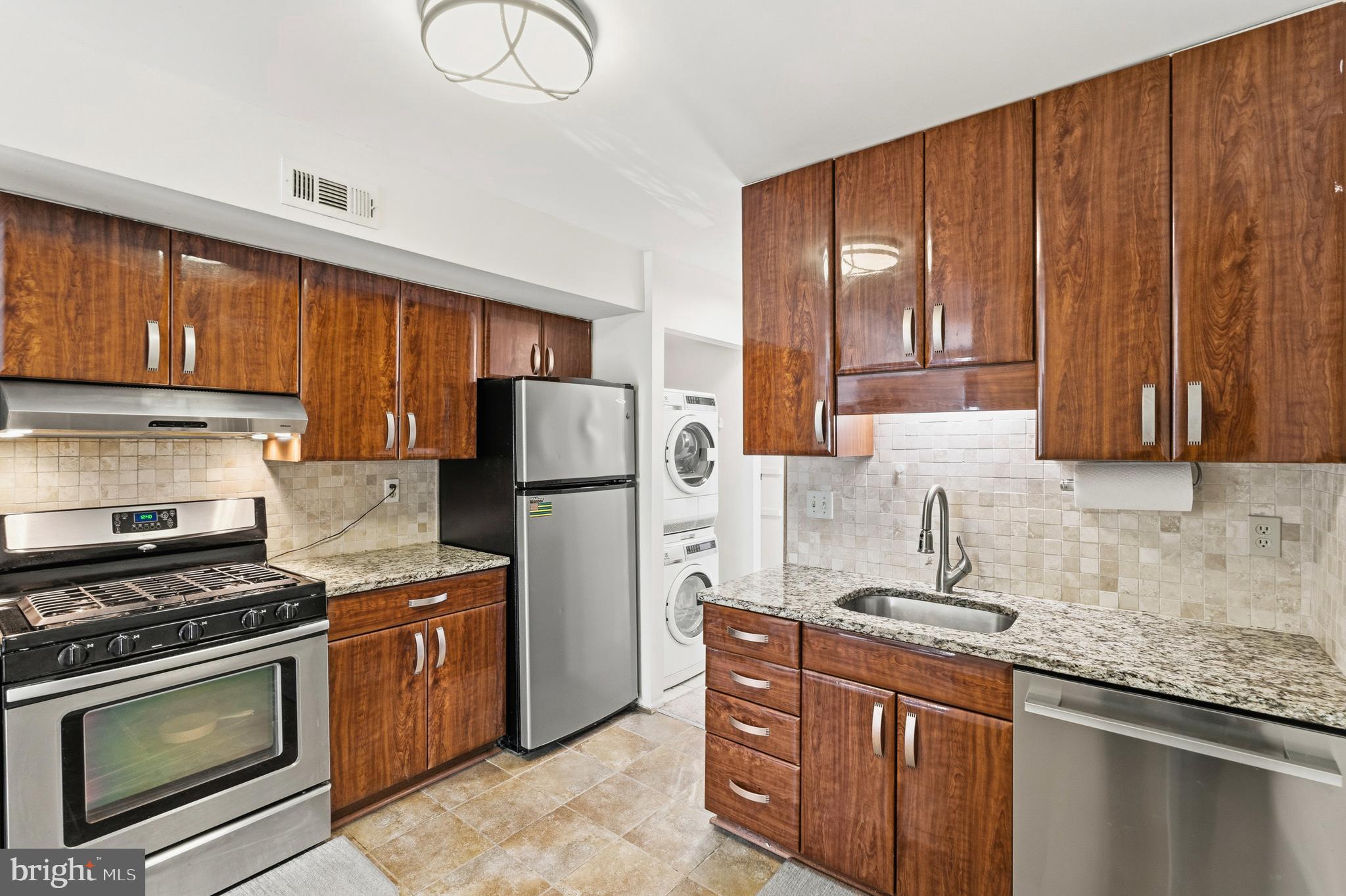 2032 Royal Fern Court, Unit 13/21A Reston, VA 20191 - Photo 15 of 28 a kitchen with refrigerator cabinets and a sink