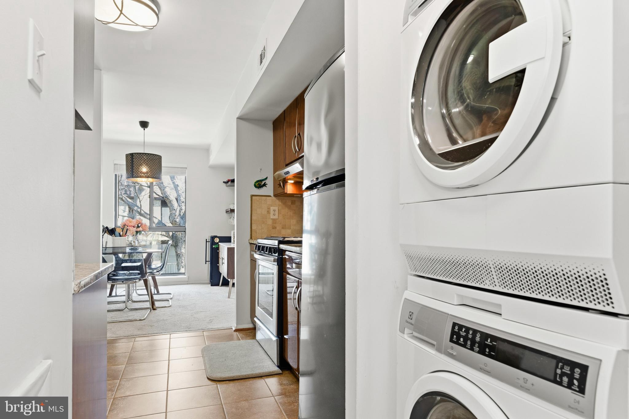 2032 Royal Fern Court, Unit 13/21A Reston, VA 20191 - Photo 18 of 28 a view of living room washer and dryer
