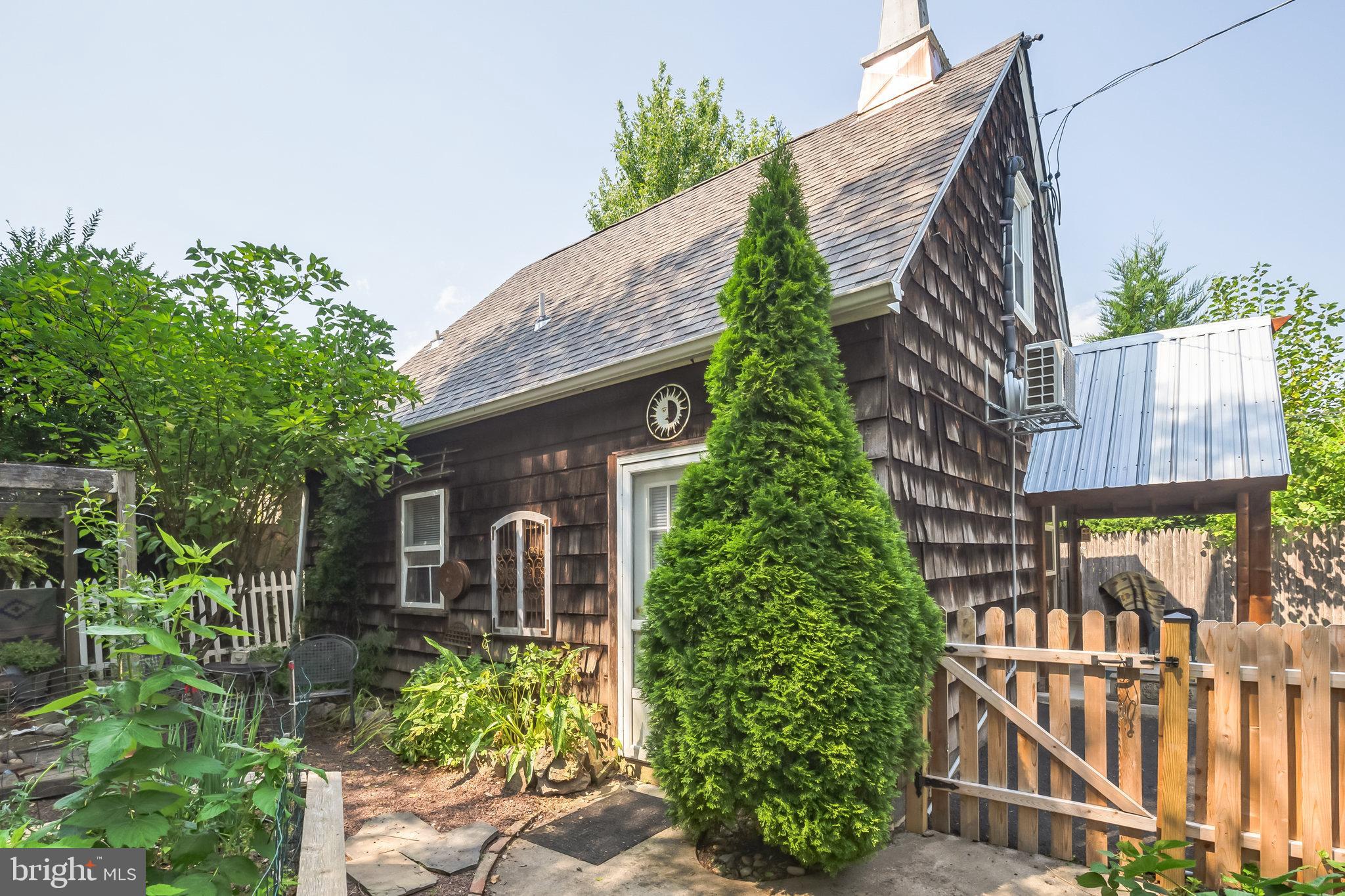 808 Monroe Avenue Glenside, PA 19038 - Photo 5 of 36 Side Exterior View