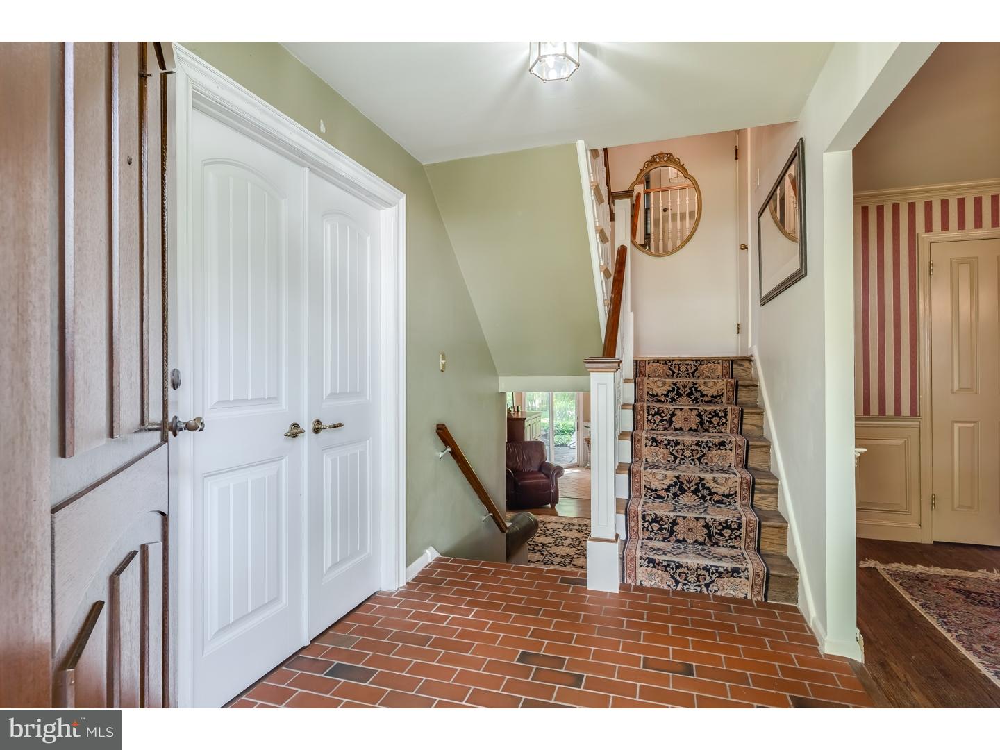 329 Covered Bridge Road Cherry Hill, NJ 08034 - Photo 2 of 25