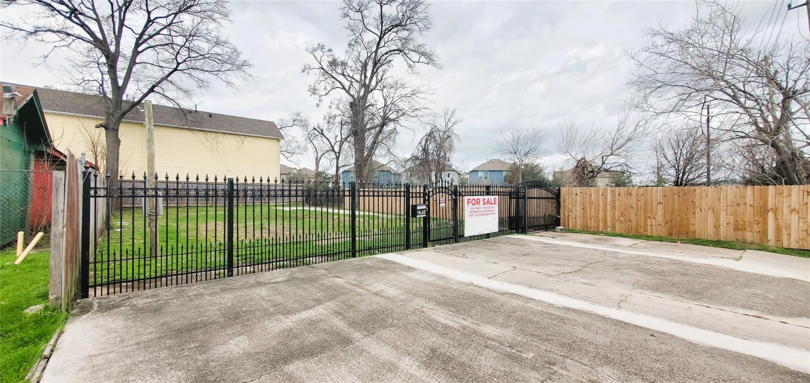 4605 Fulton Street Houston, TX 77009 - Photo 2 of 16