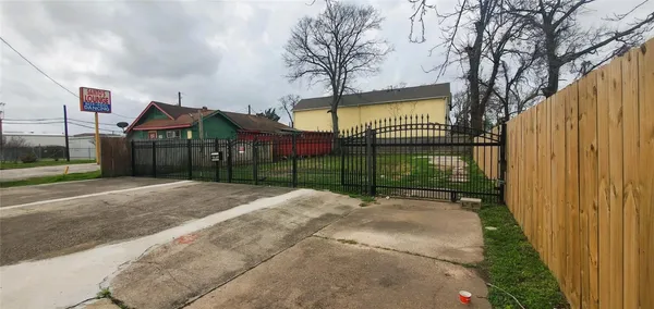 $500 | 4605 Fulton Street, Houston, TX 77009