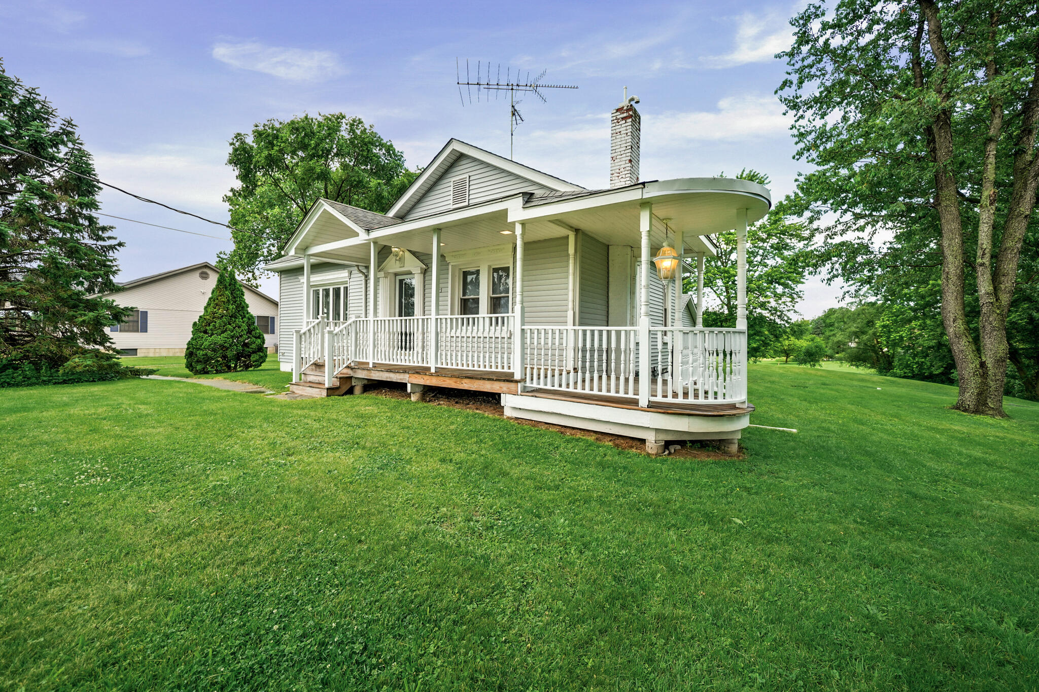 8240 Randolph Street Crown Point, IN 46307 - Photo 5 of 60 2048x1365