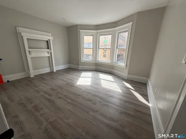 $2,800 | 483 Barnum Avenue, Unit 1, Bridgeport, CT 06608