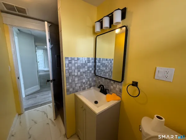 $2,800 | 483 Barnum Avenue, Unit 1, Bridgeport, CT 06608