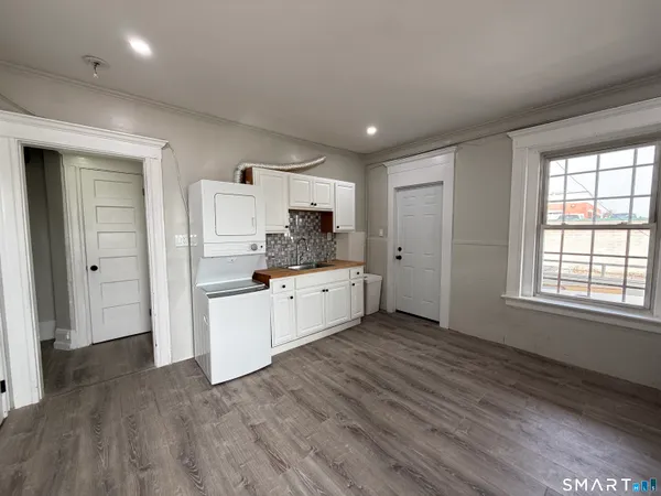 $2,800 | 483 Barnum Avenue, Unit 1, Bridgeport, CT 06608