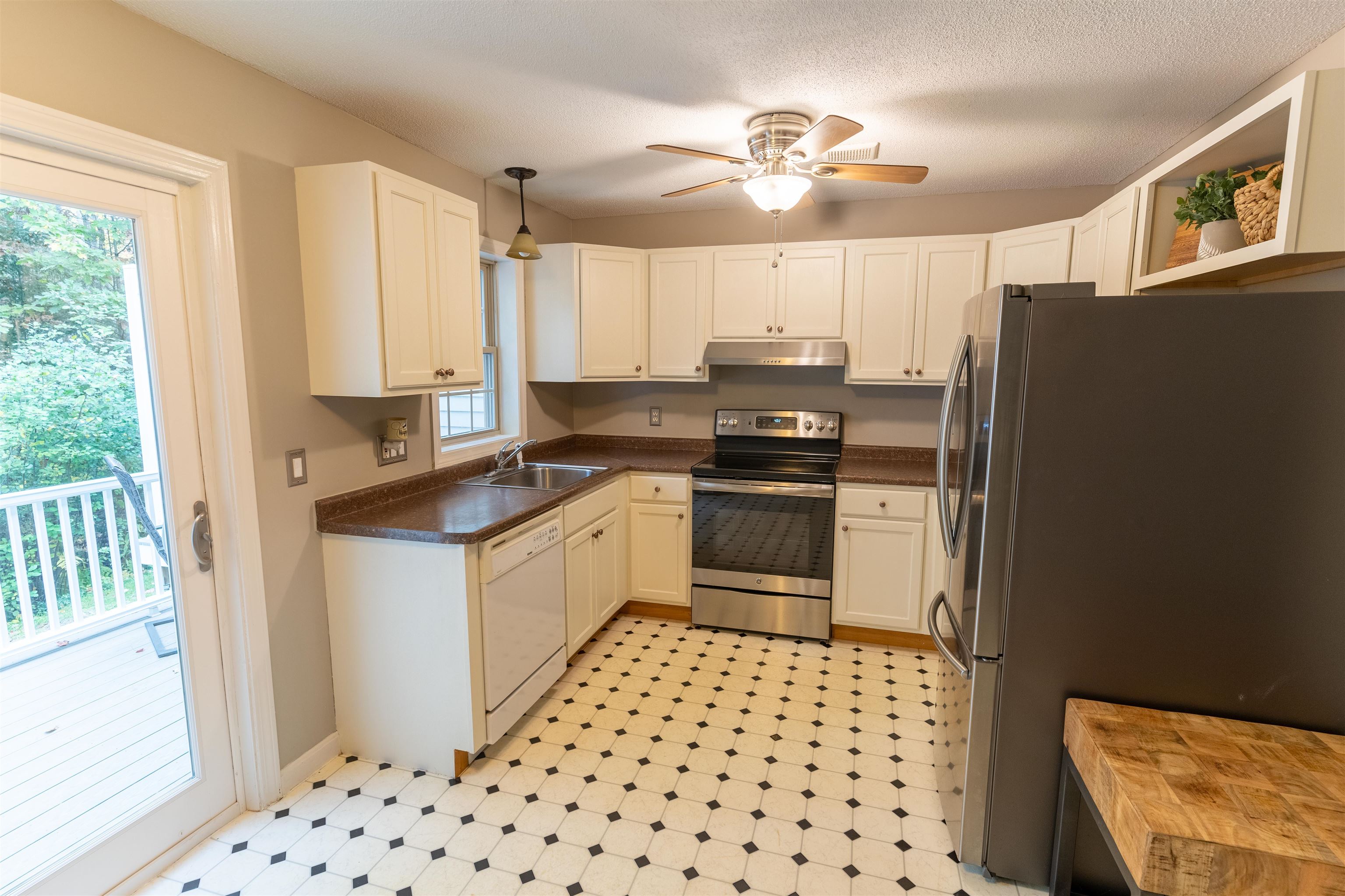83 Woodland Green Rochester, NH 03868 - Photo 11 of 29 Gallery Image 11