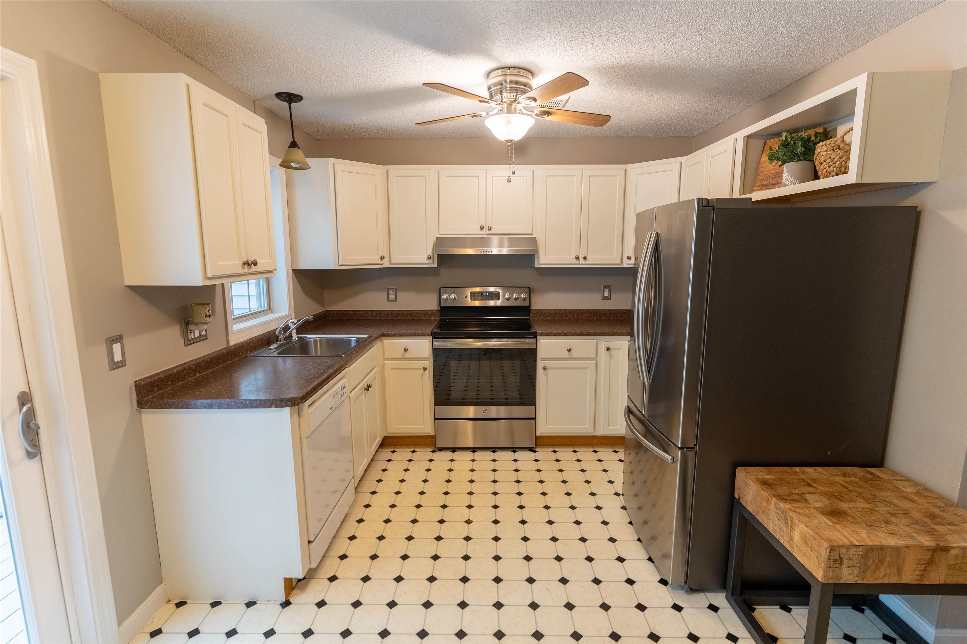 83 Woodland Green Rochester, NH 03868 - Photo 14 of 29 Gallery Image 14