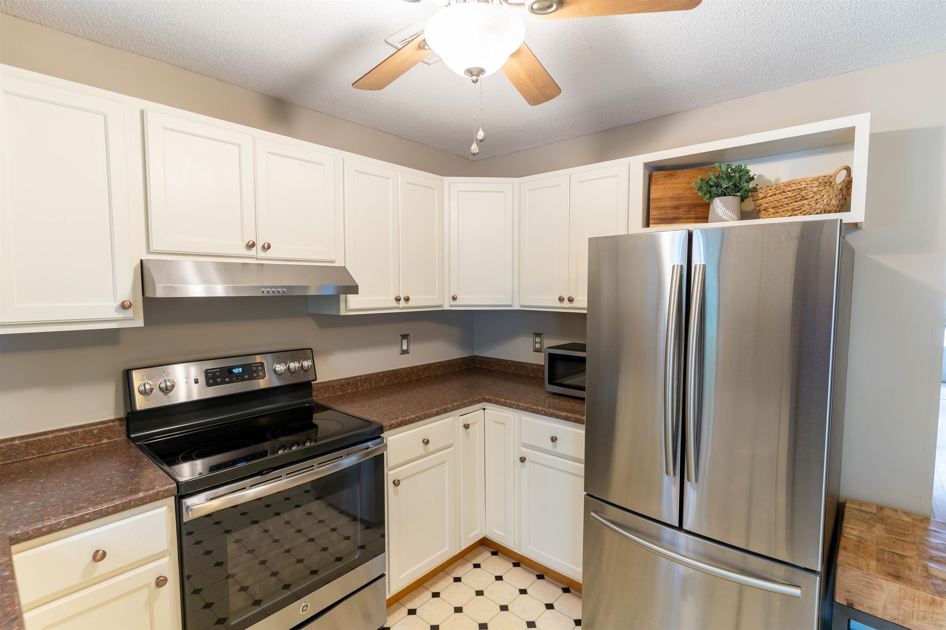 83 Woodland Green Rochester, NH 03868 - Photo 16 of 29 Gallery Image 16