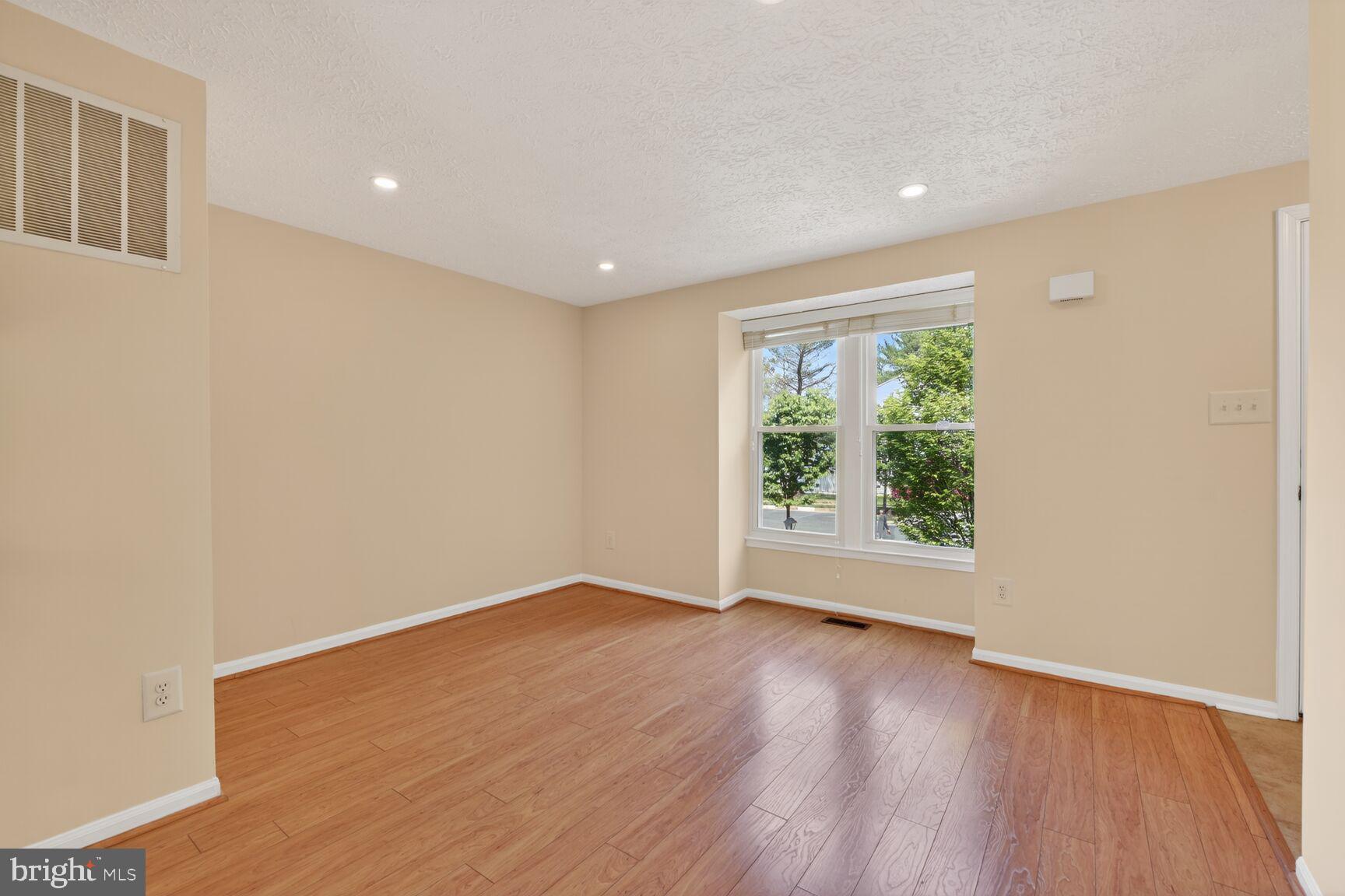 1754 Sundance Drive Reston, VA 20194 - Photo 5 of 37