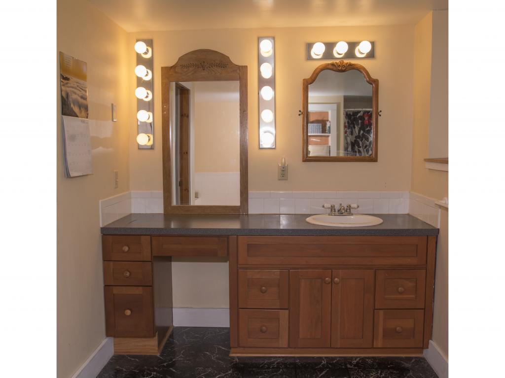706 Chandler Road Hartford, VT 05001 - Photo 18 of 23 Gallery Image 18