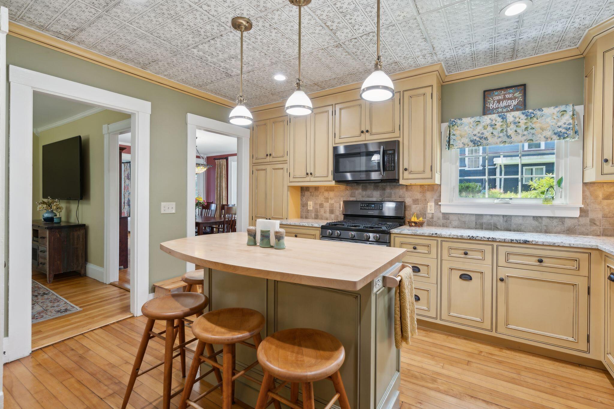 74 Middle Street Hallowell, ME 04347 - Photo 4 of 57 27_DSC08590
