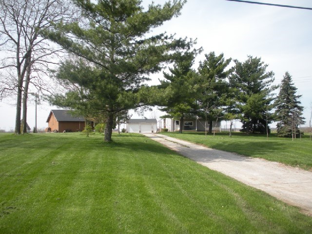 9406 Lower Huntington Road Fort Wayne, IN 46809 - Photo 2 of 26