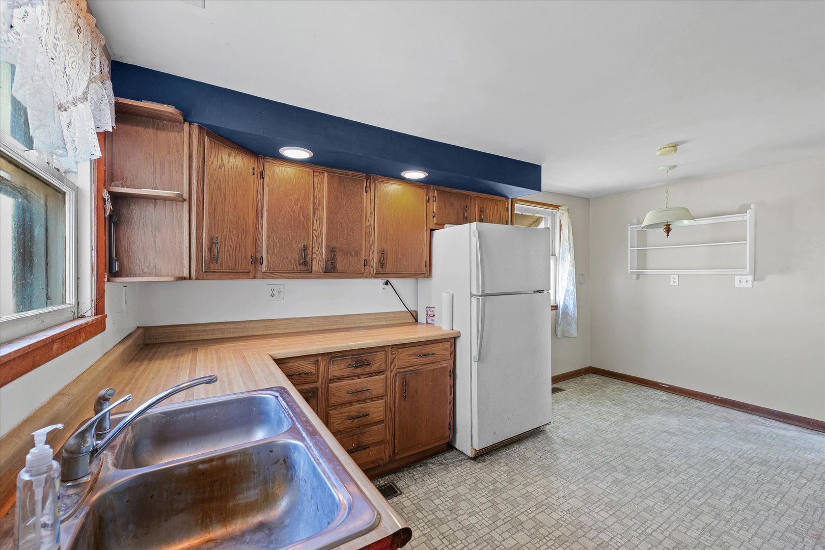 139 North 1500E Road Paxton, IL 60957 - Photo 11 of 49 a view of a kitchen with a stove fridge and wooden floor