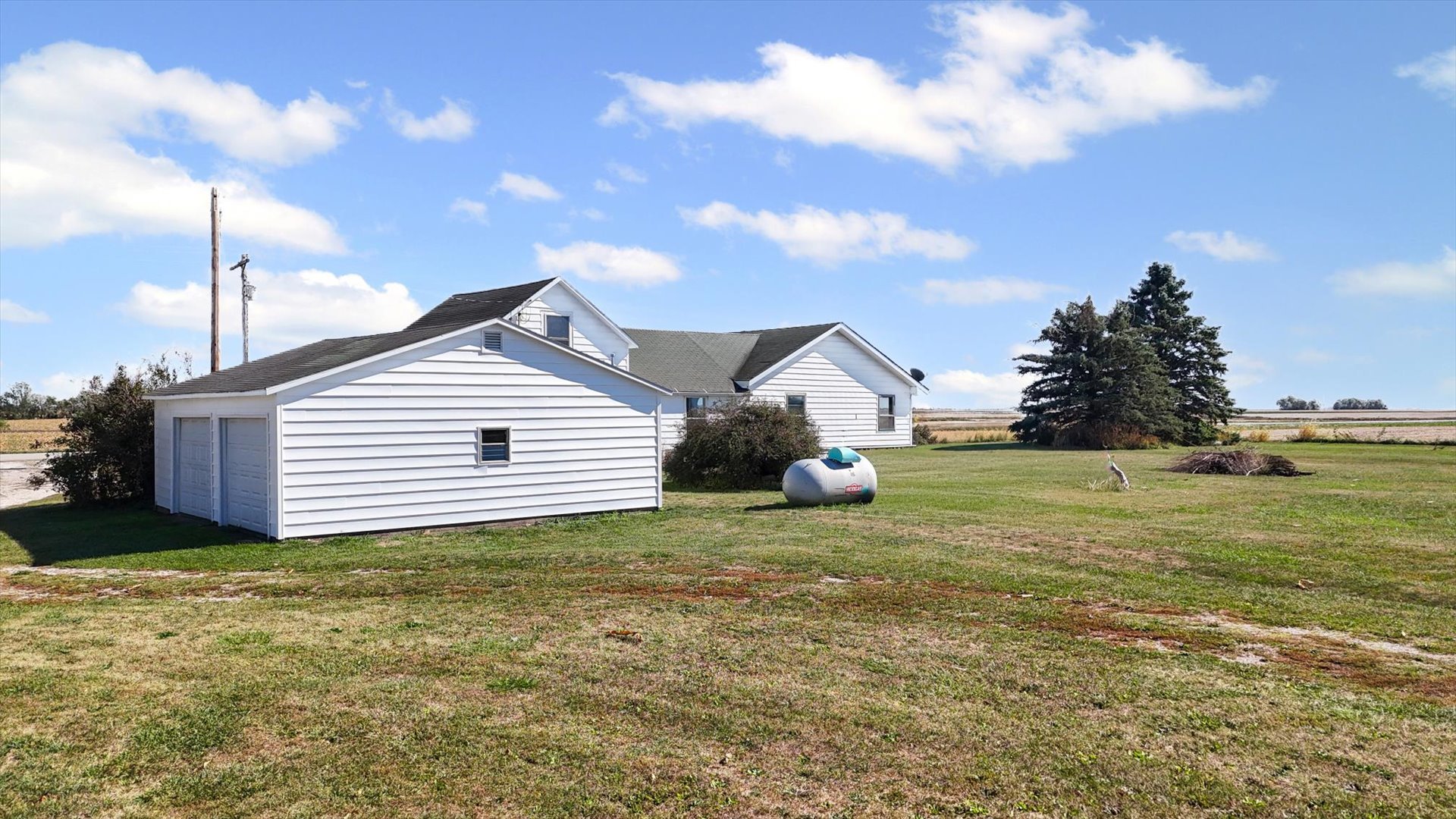 139 North 1500E Road Paxton, IL 60957 - Photo 27 of 49 a view of a house with a yard
