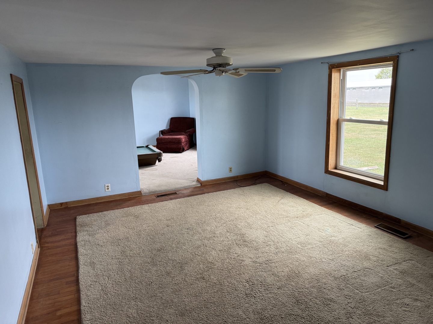 139 North 1500E Road Paxton, IL 60957 - Photo 8 of 49 an empty room with a window