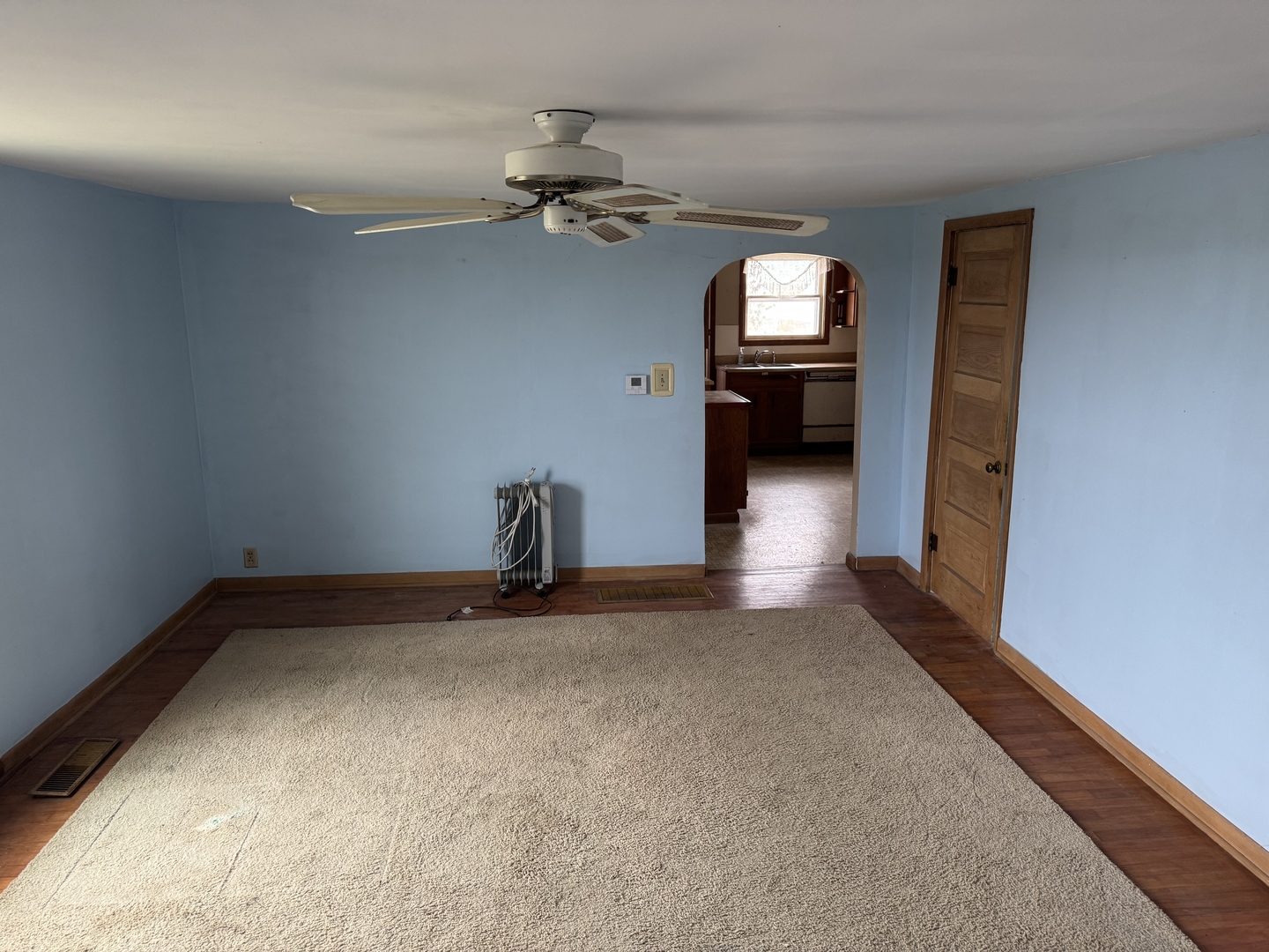 139 North 1500E Road Paxton, IL 60957 - Photo 9 of 49 a view of empty room with windows