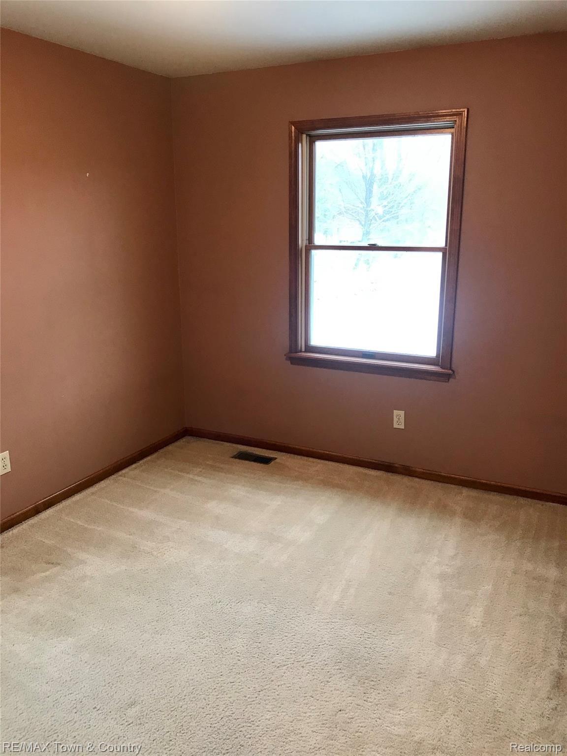 4271 East Carpenter Road Flint, MI 48506 - Photo 38 of 44 IMG-3078.jpg