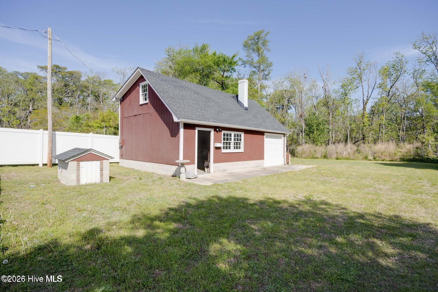 322 1/2 River Road Washington, NC 27889 - Photo 2 of 9