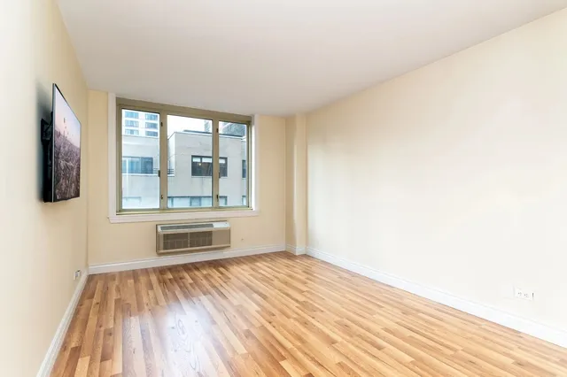 $4,600 | 130 West 67th Street, Unit 11J | Upper West Side