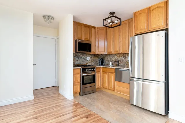 $4,600 | 130 West 67th Street, Unit 11J | Upper West Side