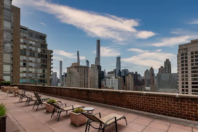 $4,600 | 130 West 67th Street, Unit 11J | Upper West Side