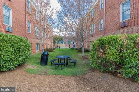 $290,000 | 906 South Washington Street, Unit 307, Alexandria, VA 22314
