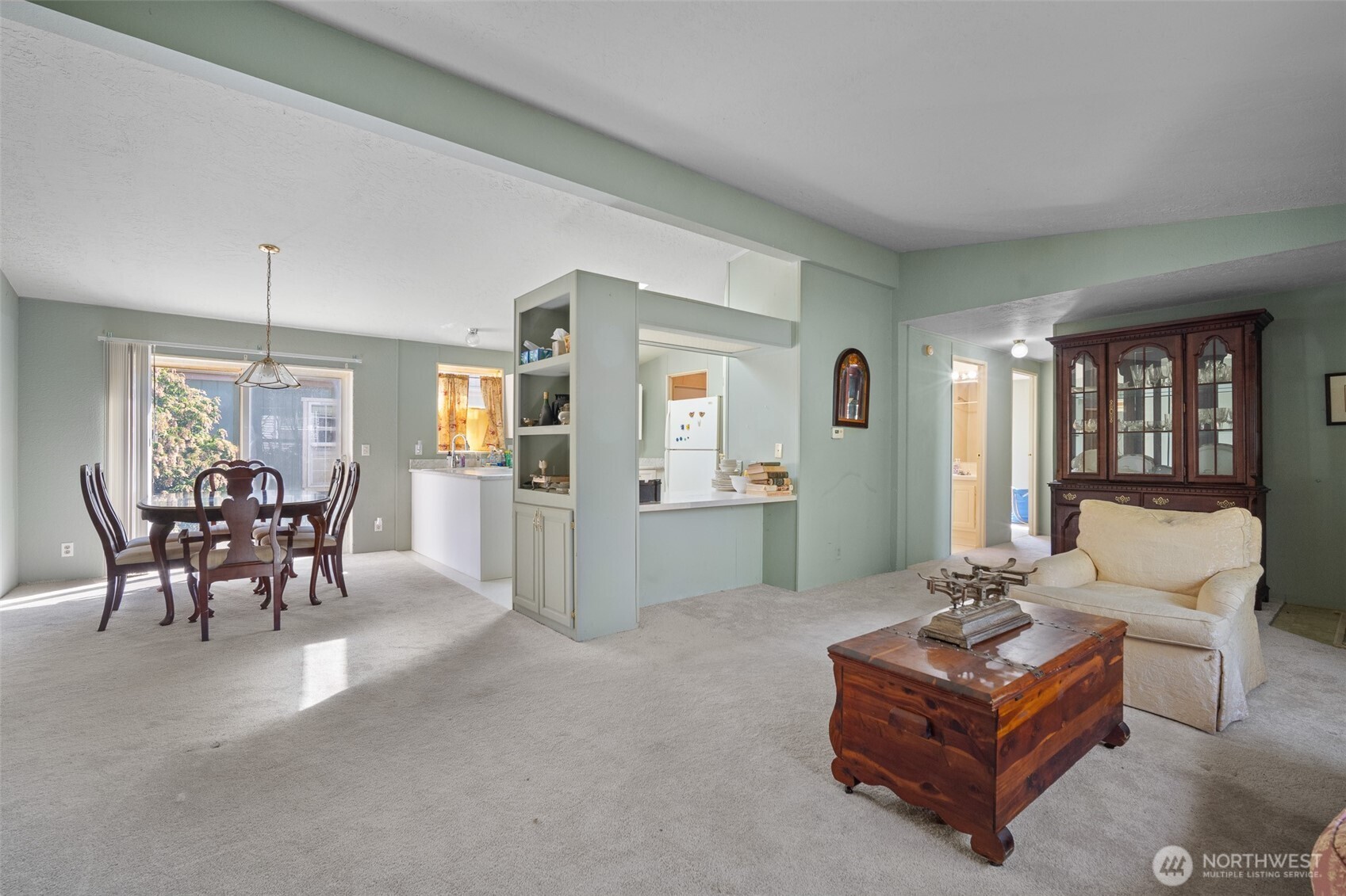 2350 Douglas Road, Unit 37 Ferndale, WA 98248 - Photo 19 of 40 a living room with furniture and a dining table