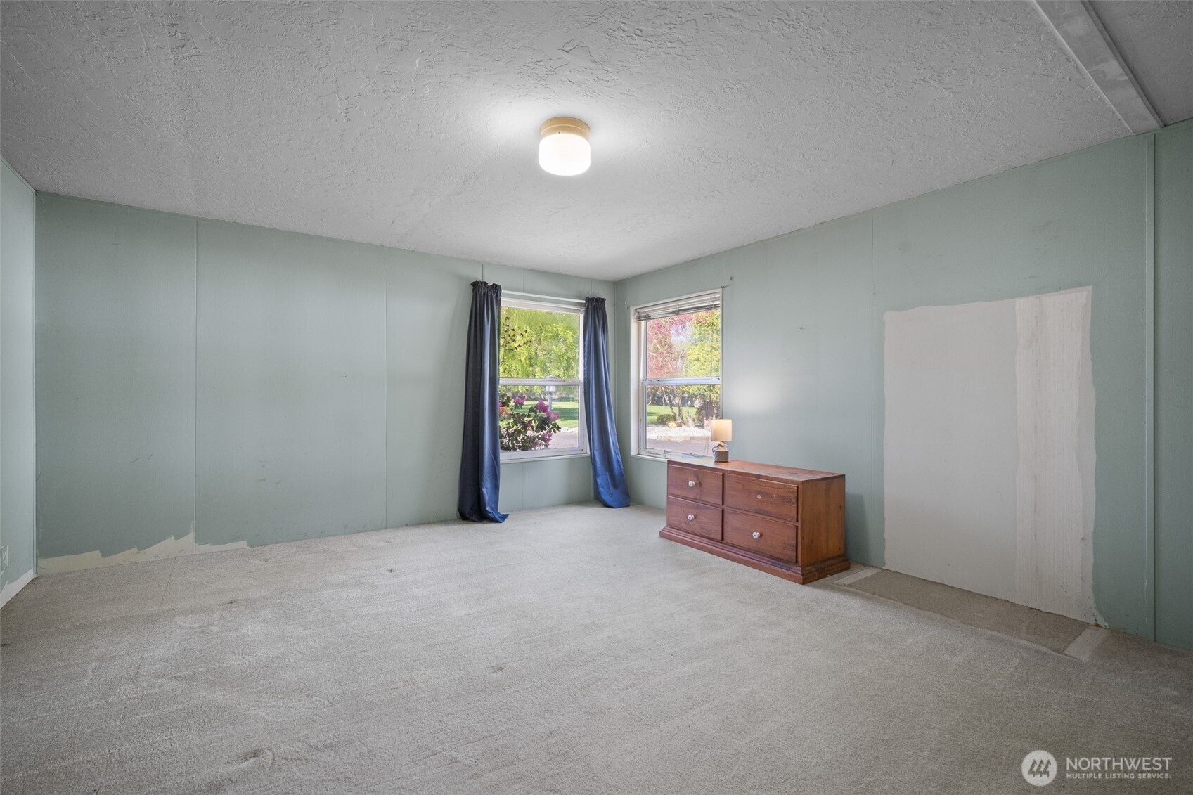 2350 Douglas Road, Unit 37 Ferndale, WA 98248 - Photo 30 of 40 an empty room with windows and cabinet