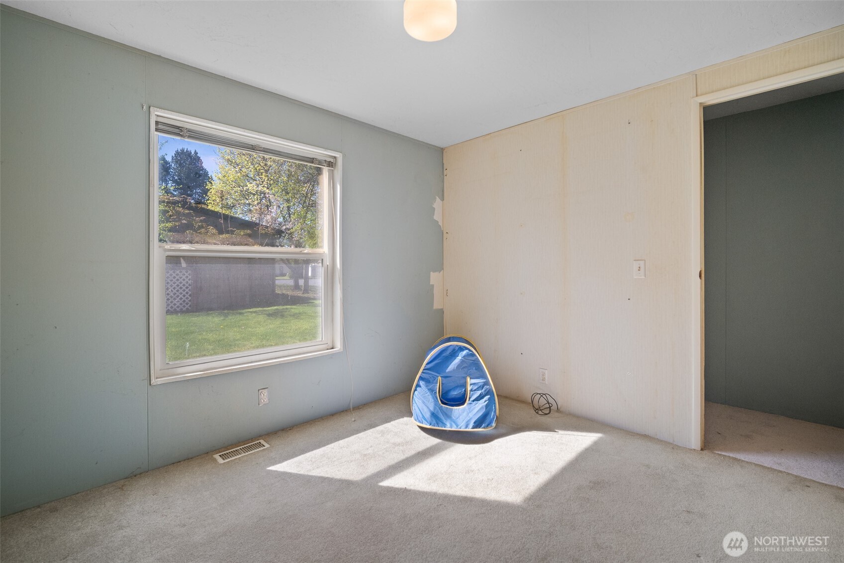 2350 Douglas Road, Unit 37 Ferndale, WA 98248 - Photo 40 of 40 a view of empty room with window
