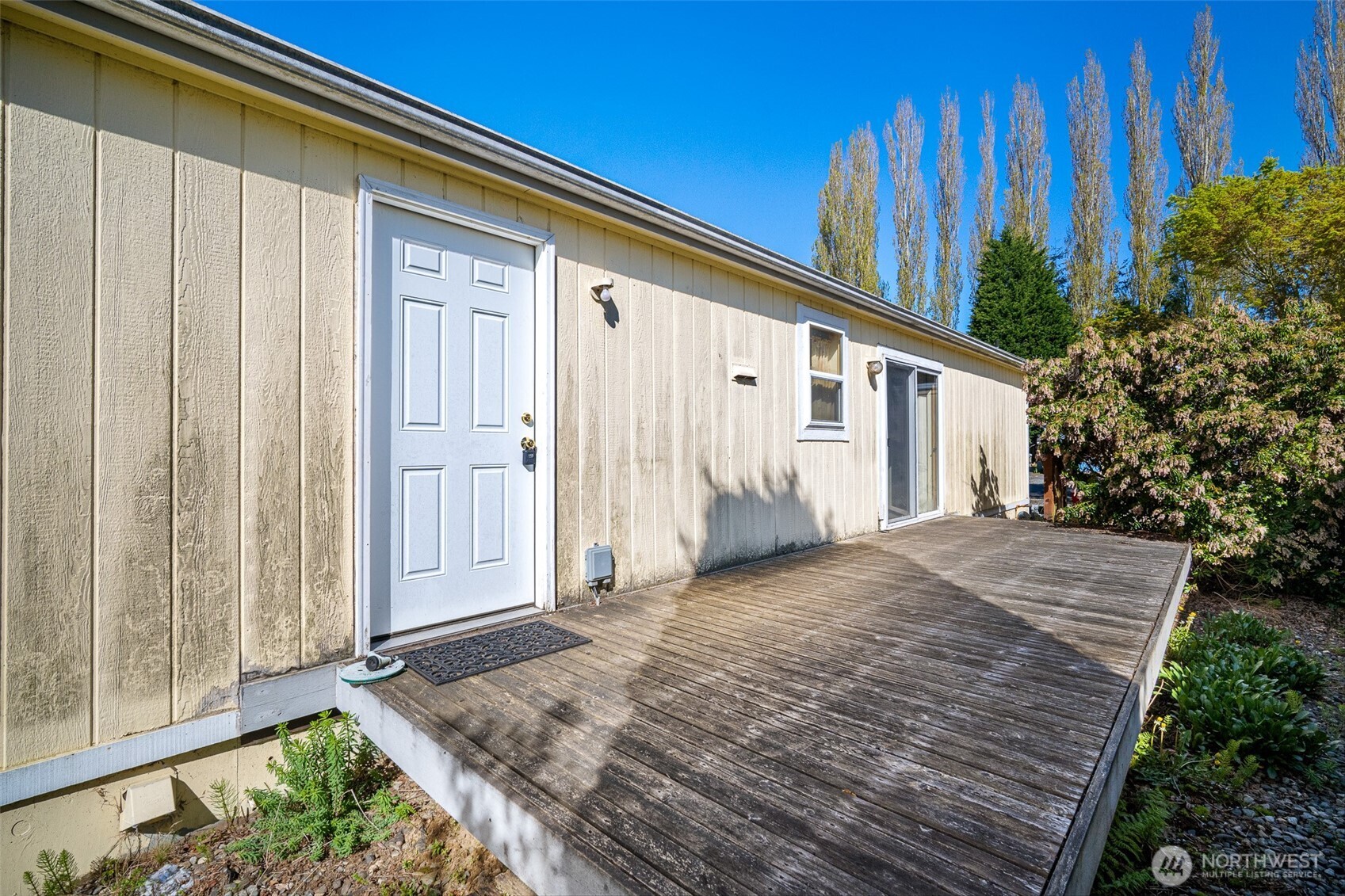 2350 Douglas Road, Unit 37 Ferndale, WA 98248 - Photo 7 of 40 a view of backyard with potted plants